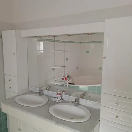 Chez La Marquise Frühstückspension Boissieres (Lot)